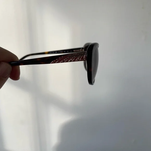 Vintage Saks on fifth Avenue sunglasses - Picture 9 of 9